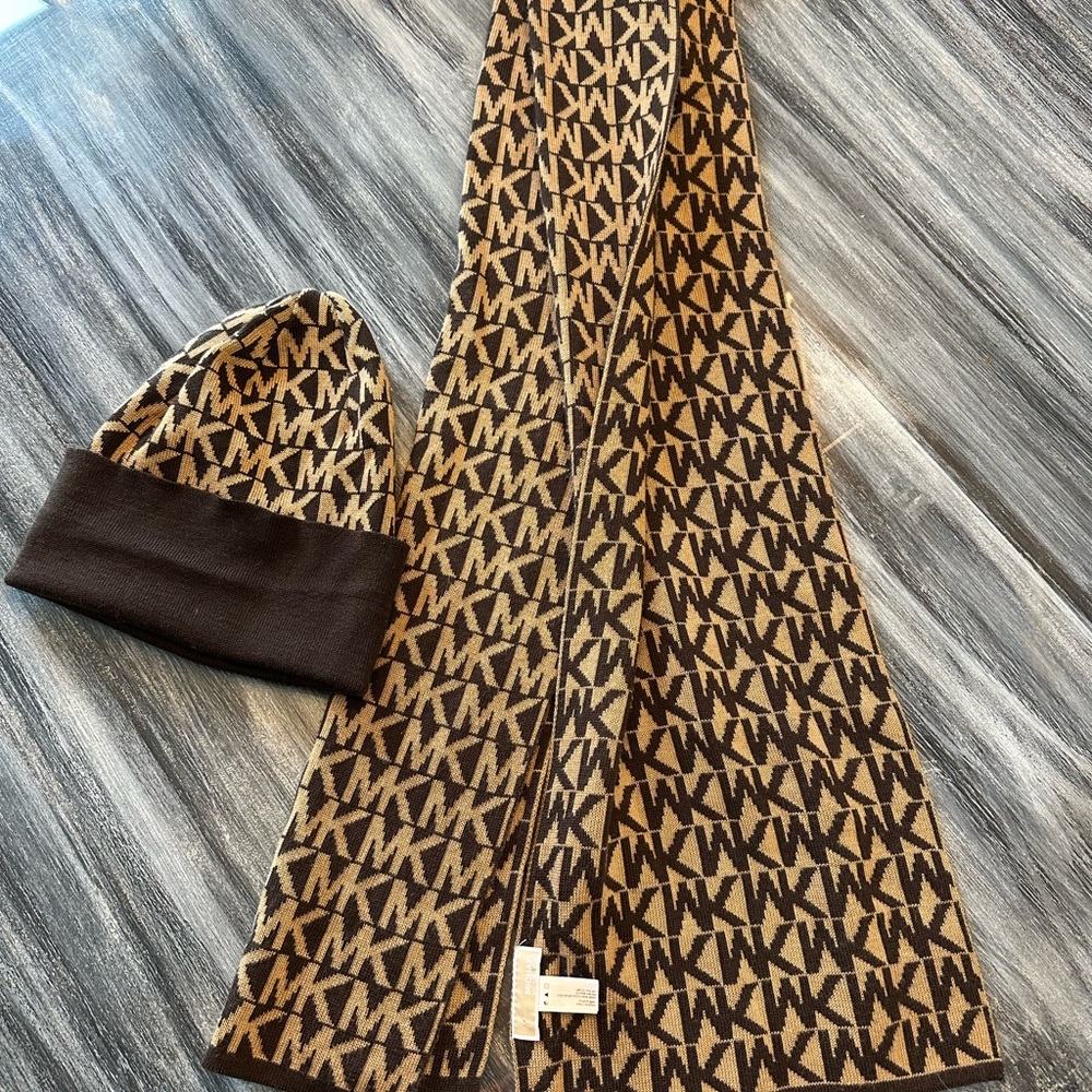 MICHAEL Michael Kors Black and Tan Scarf and Hat Set